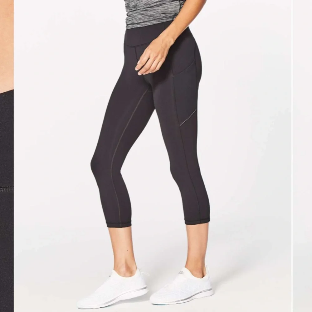 Lululemon Speed Up Crop (21")
Black
